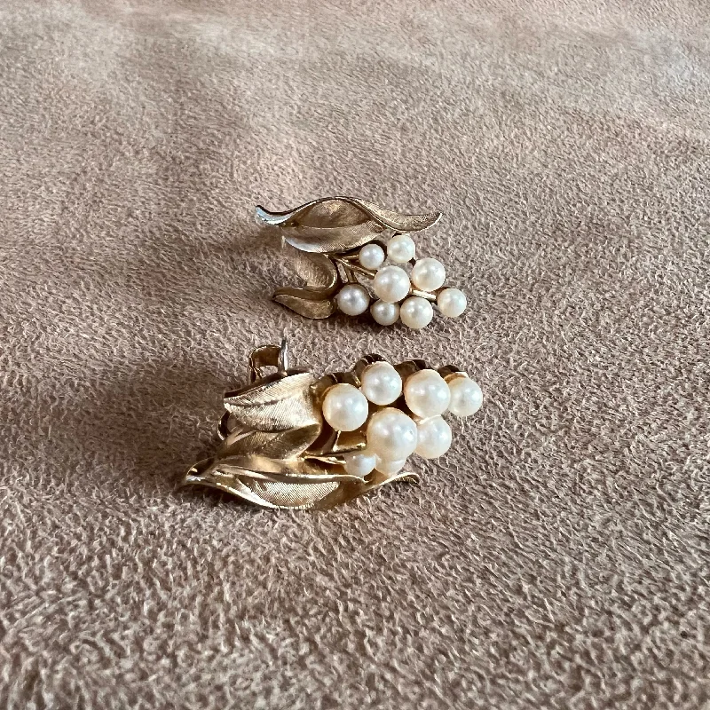 Pear Shaped Earrings-Trifari Leafy Pearl Vintage Clip on Earrings