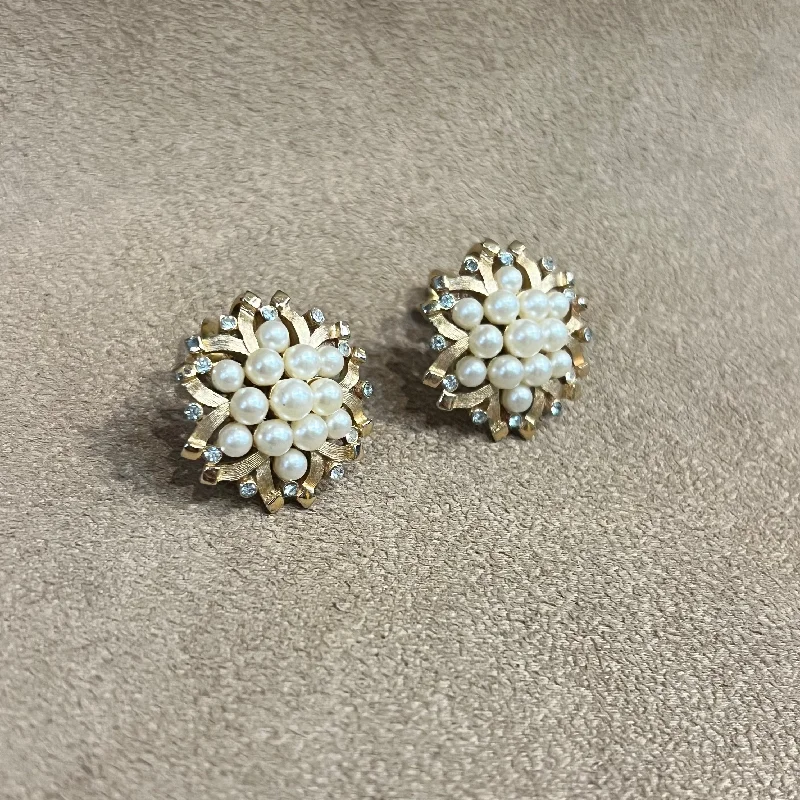 Gold Dangle Earrings For Women-Trifari Pearl Vintage Round floral Clip On Earrings